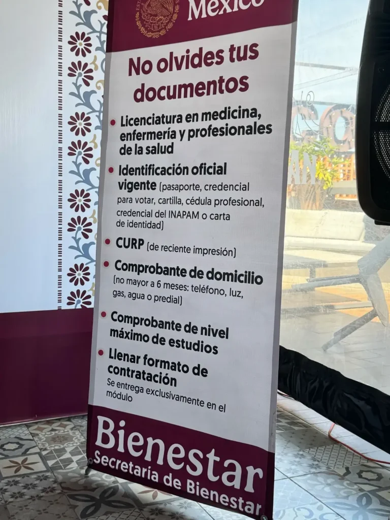 ¿De cuánto es el salario para el personal del programa Salud Casa por Casa en Puebla?
