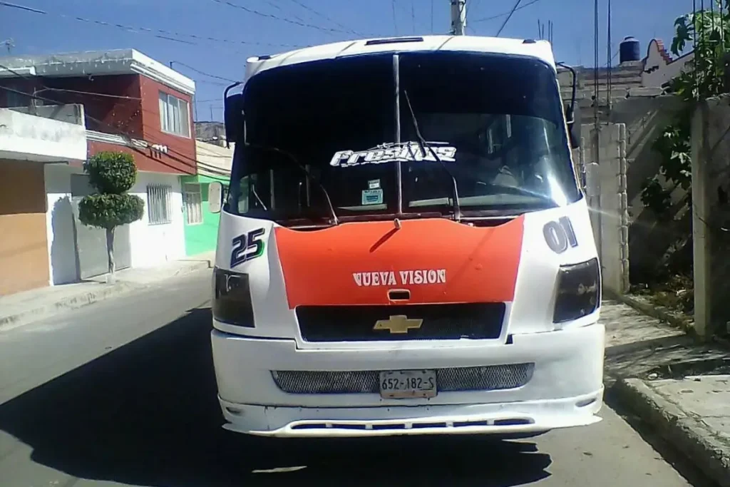 Tras exigir aumento al pasaje, ruta Nueva Visión provocó una carambola