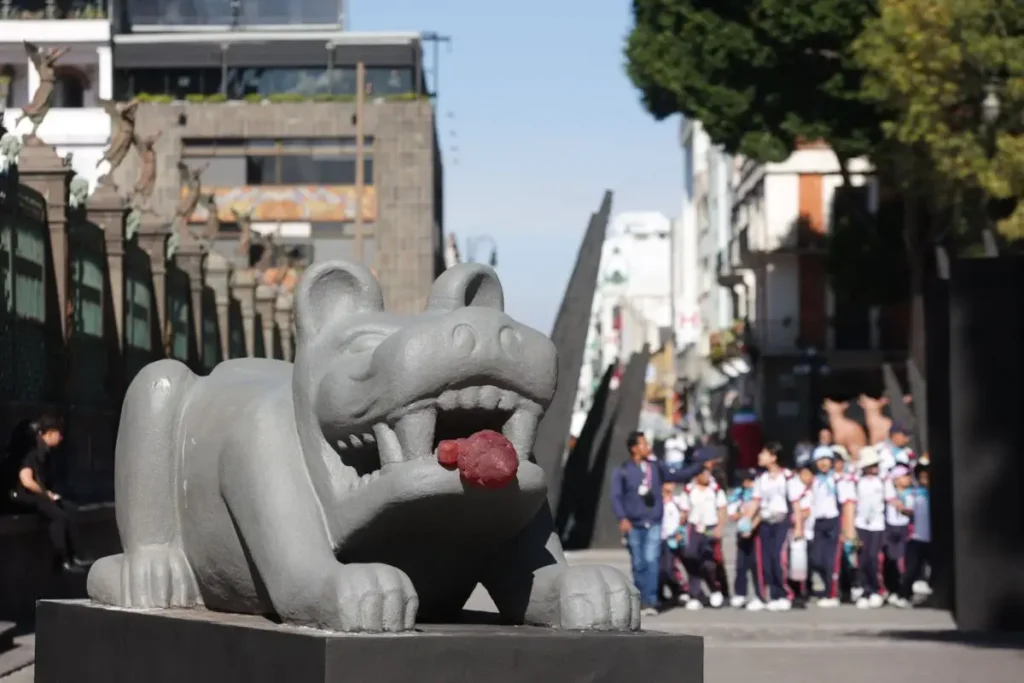 Conoce el tapete monumental y Sendero al Mictlán por Día de Muertos en el zócalo de Puebla