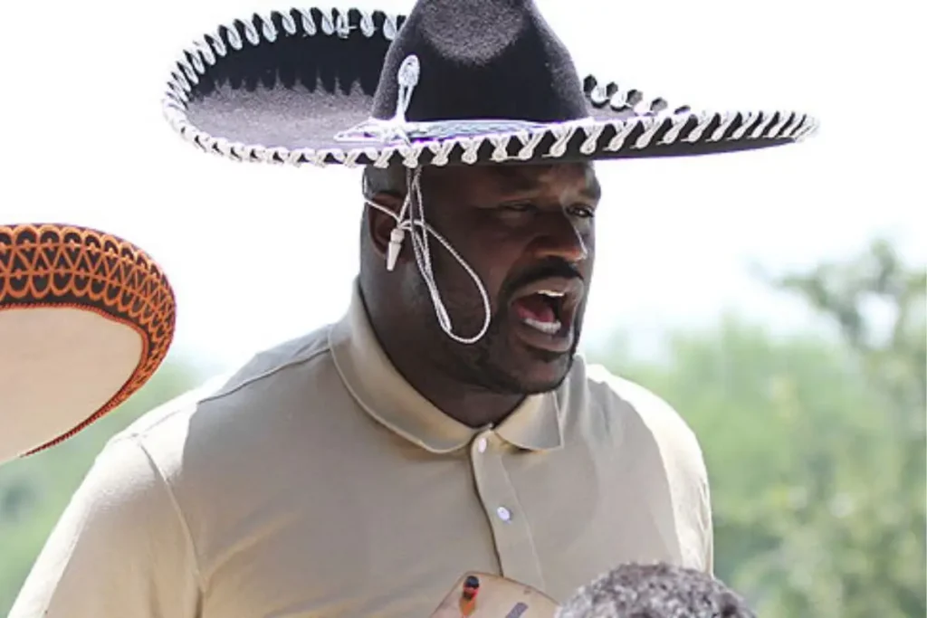 Shaquille O'Neal regaló 500 pares de tenis a niños de Ecatepec