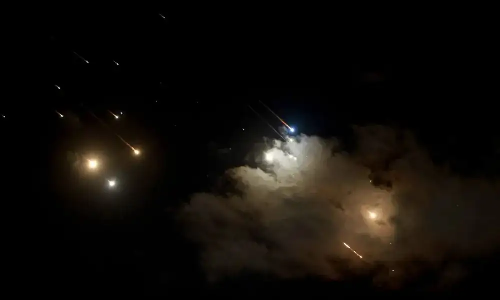 SRE recomienda a mexicanos en Irán abandonar el país ante bombardeos en Israel