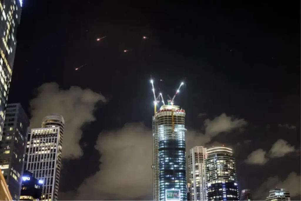 SRE recomienda a mexicanos en Irán abandonar el país ante bombardeos en Israel