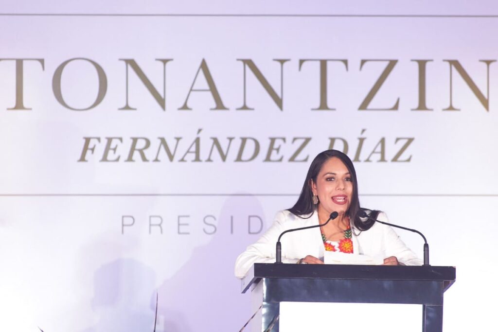 tonantzin fernandez en su toma de protesta 1