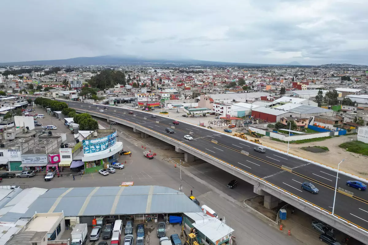 FOTOS|VIDEO: Abren a la circulación distribuidor vial Central de Abasto 1 Automovilistas ya usan el puente vehicular de la Central de Abasto | Foto: Gran Angular Agencia