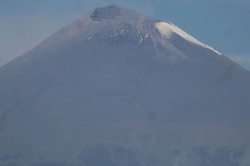 (FOTOS) Volcán Popocatépetl y el Iztaccíhuatl nos regalan estas maravillosas postales 3 volcan popocatepetl con nieve 2