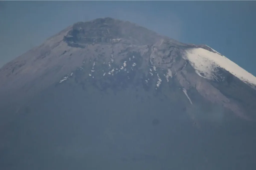 (FOTOS) Volcán Popocatépetl y el Iztaccíhuatl nos regalan estas maravillosas postales 4 volcan popocatepetl con nieve 3