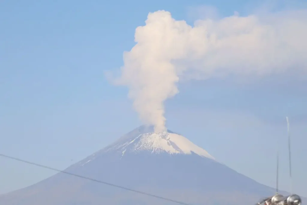 FOTOS|VIDEO: Así se ve la fumarola del volcán Popocatépetl hoy 23 de octubre 3 volcan popocatepetl este 23 de octubre 2