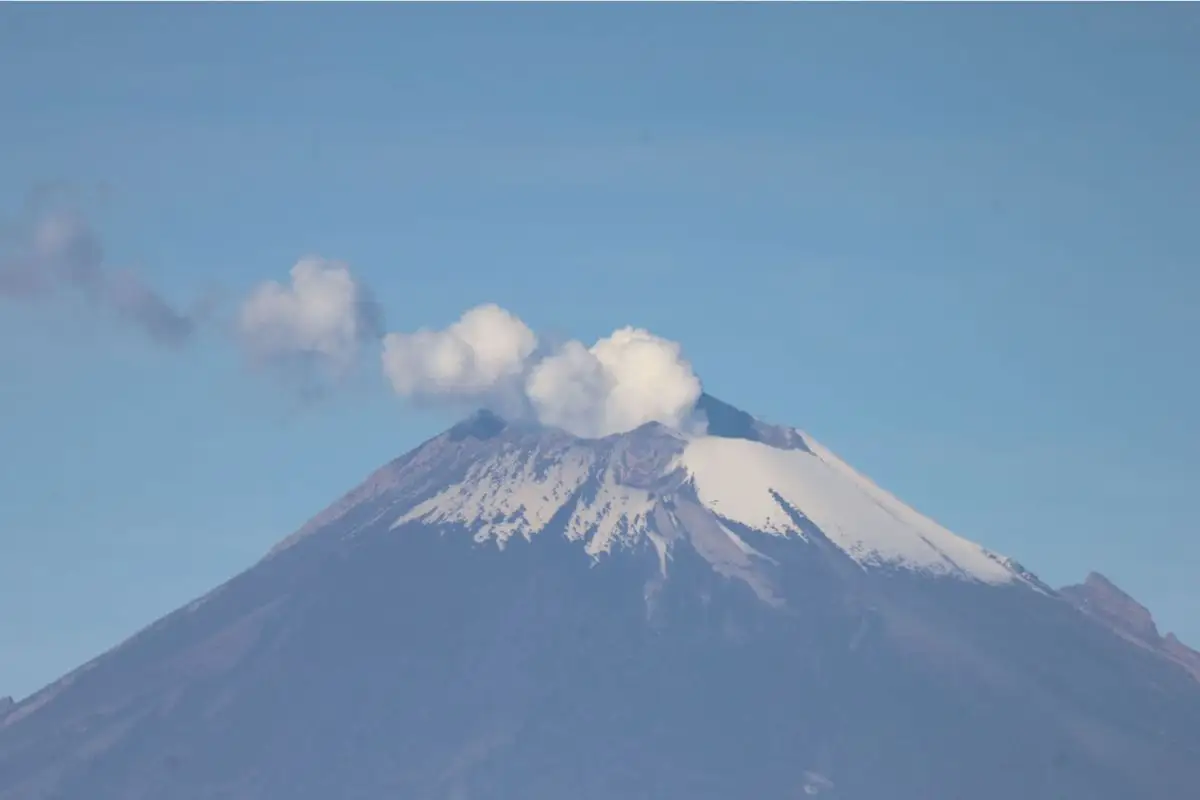 (FOTOS) Volcán Popocatépetl hoy 10 de octubre: Despierta con fumarola y cubierto de nieve 1 (FOTOS) Volcán Popocatépetl hoy 10 de octubre: Despierta con fumarola y cubierto de nieve