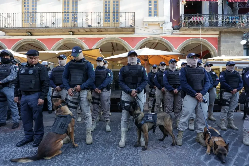 400 policías municipales dejarán las oficinas para salir a patrullar las calles de Puebla