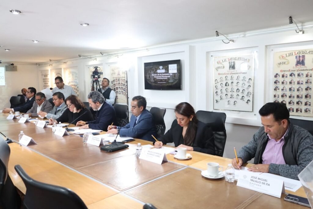 Comparecen en Congreso ocho aspirantes a la presidencia de la CDHE