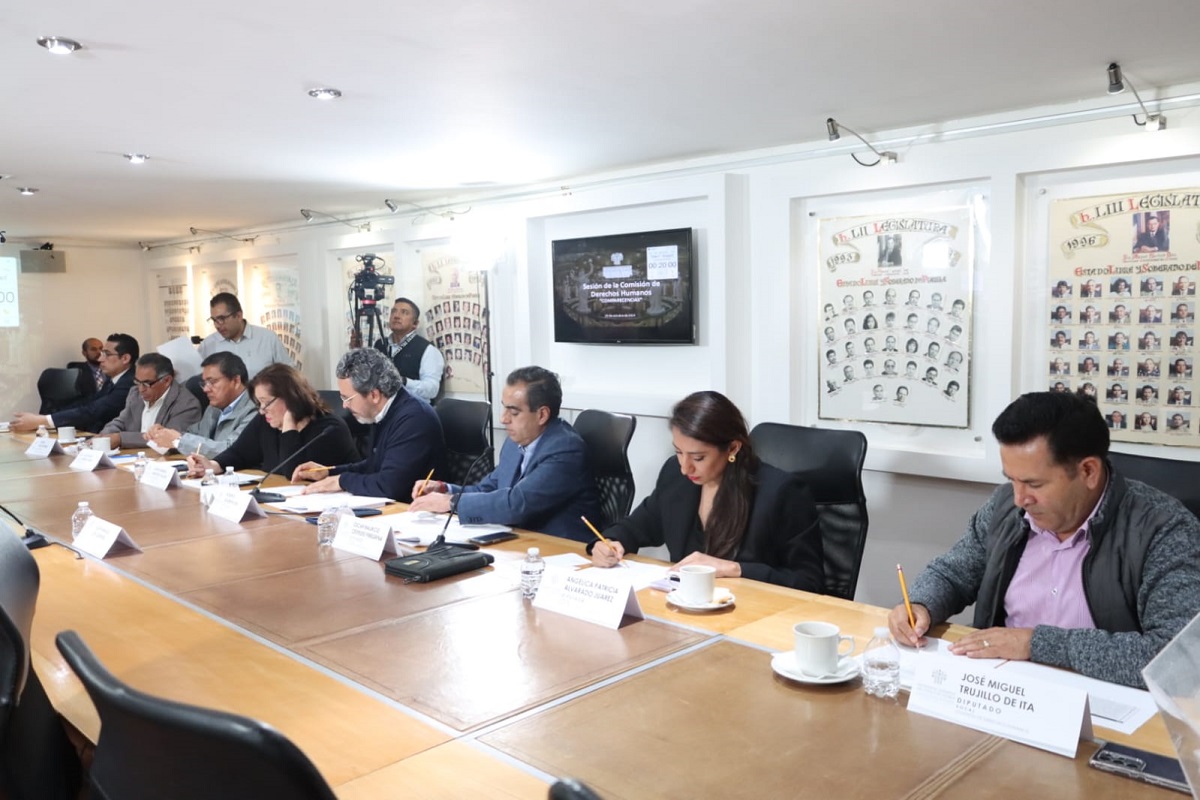 Comparecen en Congreso ocho aspirantes a la presidencia de la CDHE