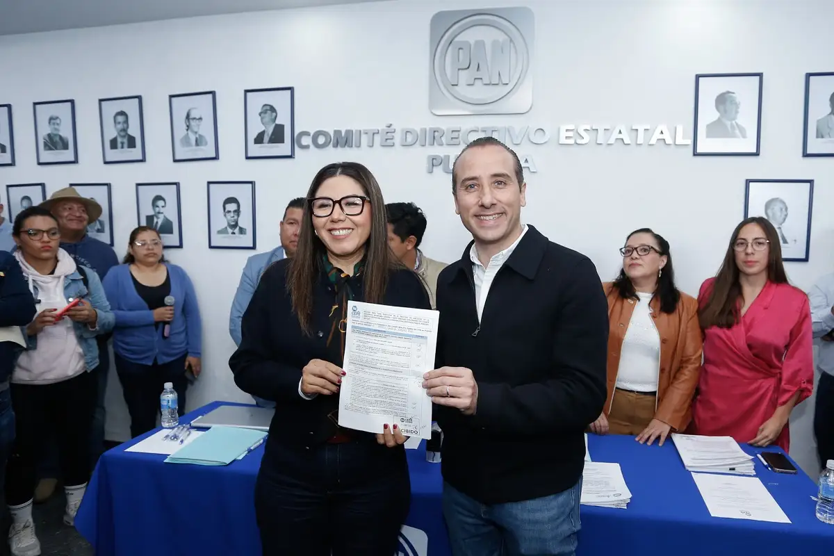 Entrega Mario Riestra mayoría de firmas de consejeros para buscar dirigencia del PAN Puebla 1 Entrega Mario Riestra mayoría de firmas de consejeros para buscar dirigencia del PAN Puebla