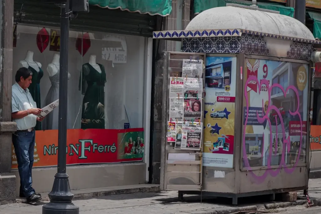 Gobierno de Adán Domínguez cobraba mil 500 pesos por instalación de casetas de periódicos irregulares