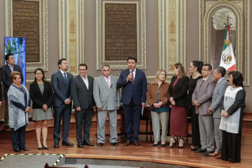 Gobierno entrega al Congreso Paquete Económico 2025 de Puebla por 126 mil 233 mdp