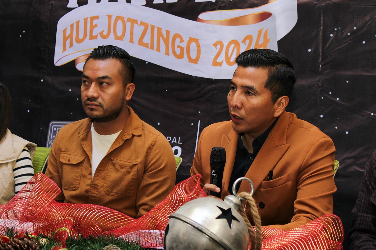 La magia de la navidad llega a Huejotzingo: Roberto Solís presenta la "Villa Navideña 2024" 1 La magia de la navidad llega a Huejotzingo Roberto Solís presenta la Villa Navideña 2024