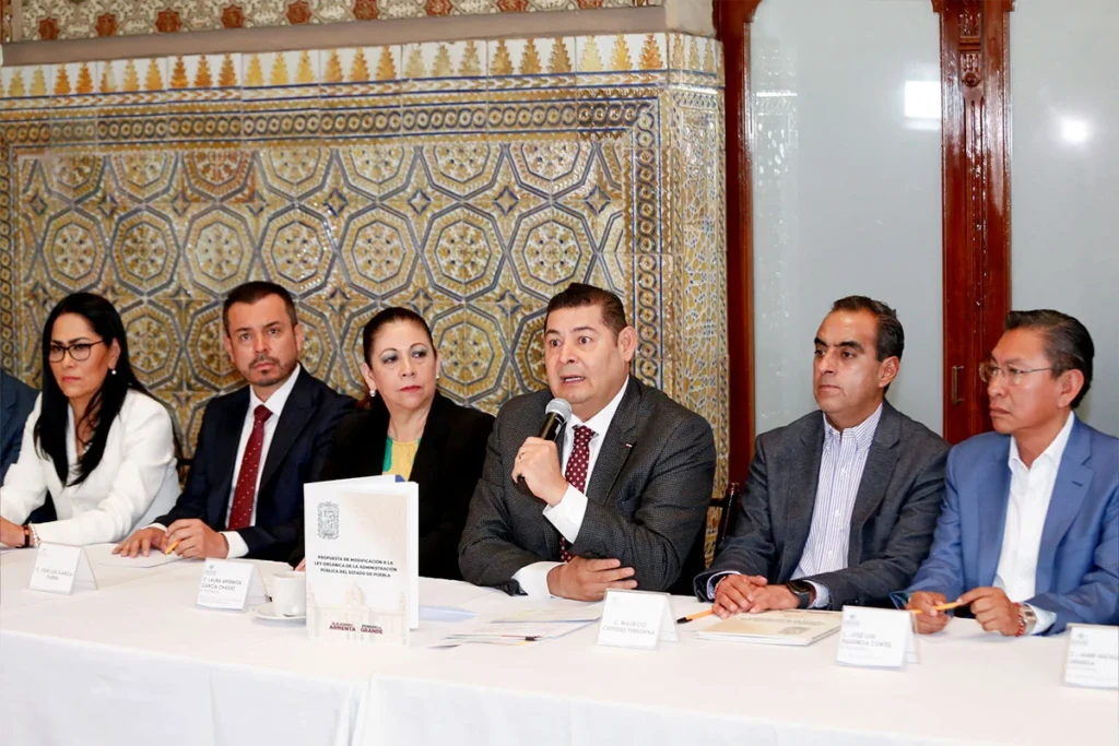 Rechaza Armenta injerencia en la elección de Morena y la CDH Puebla: “hay cosas prioritarias”