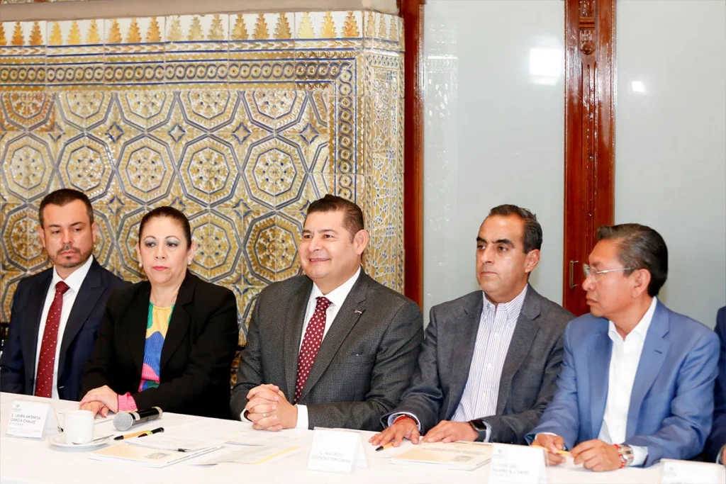 Armenta entrega nueva Ley Orgánica de la Administración Pública al Congreso