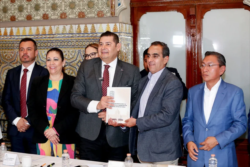 Armenta entrega nueva Ley Orgánica de la Administración Pública al Congreso