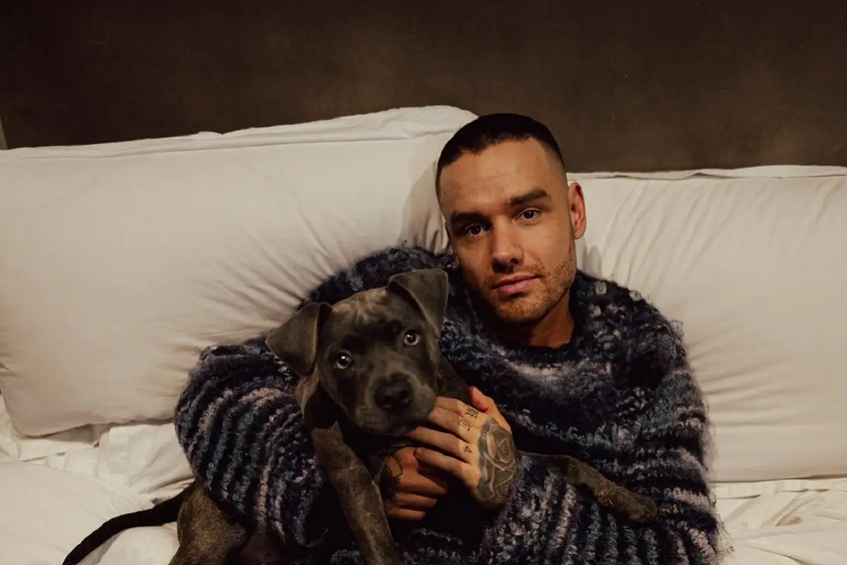 VIDEO: Revelan video de Liam Payne horas antes de su muerte con el empleado del detenido 1 Revelan nuevo video de Liam Payne horas antes de su muerte