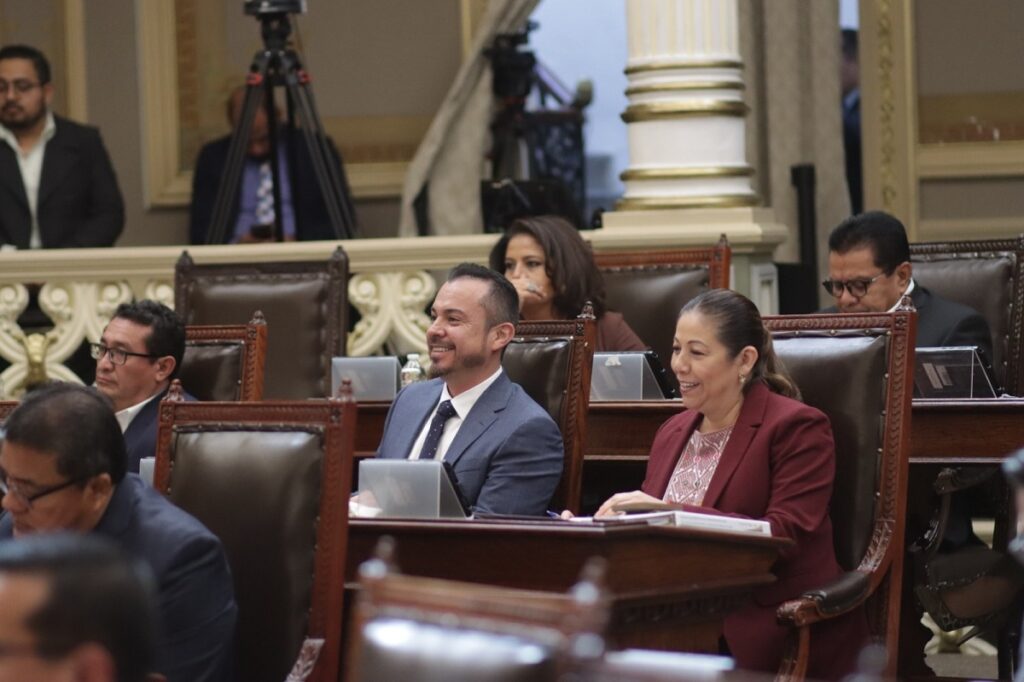Presentan en el Congreso exhorto para que municipios cumplan con Ley de Imagen Institucional