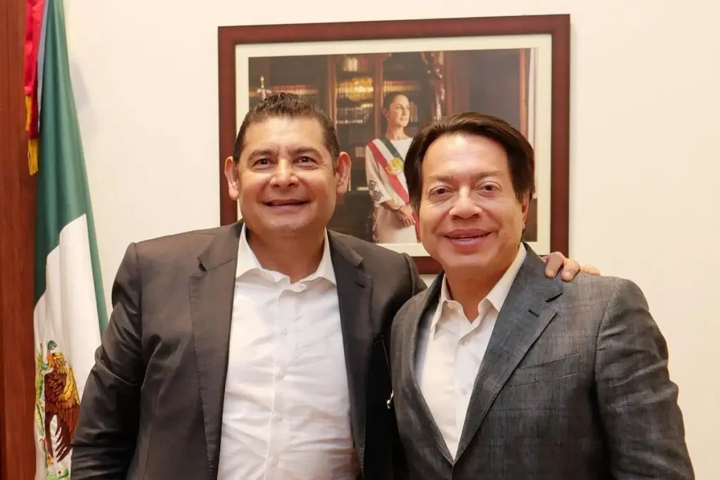 Promete Mario Delgado a Armenta lograr objetivos educativos en Puebla