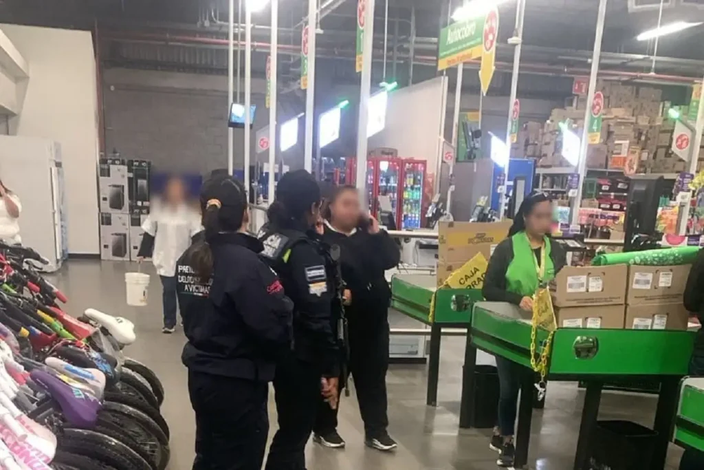 SSC despliega operativo por asalto a Bodega Aurrera de Bosques de San Sebastián