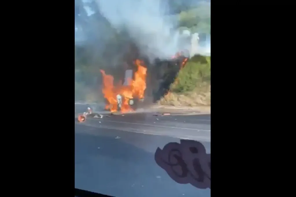 Fatal accidente en la Autopista Siglo XXI deja siete muertos en Ziracuaretiro