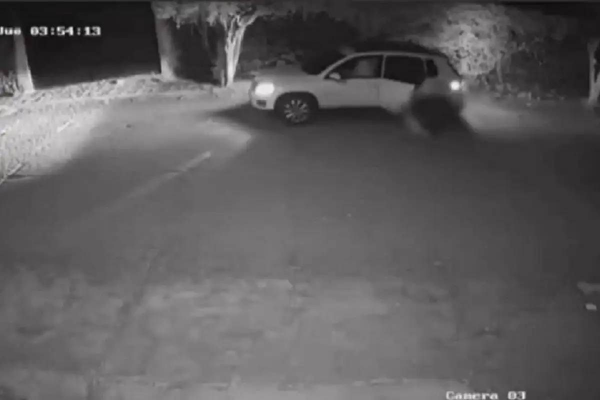 ¡Terrorífico! Abandonan cadáver completamente desnudo en plena calle en Cuernavaca (VIDEO) 1 Abandonan cadáver desnudo en Cuernavaca
