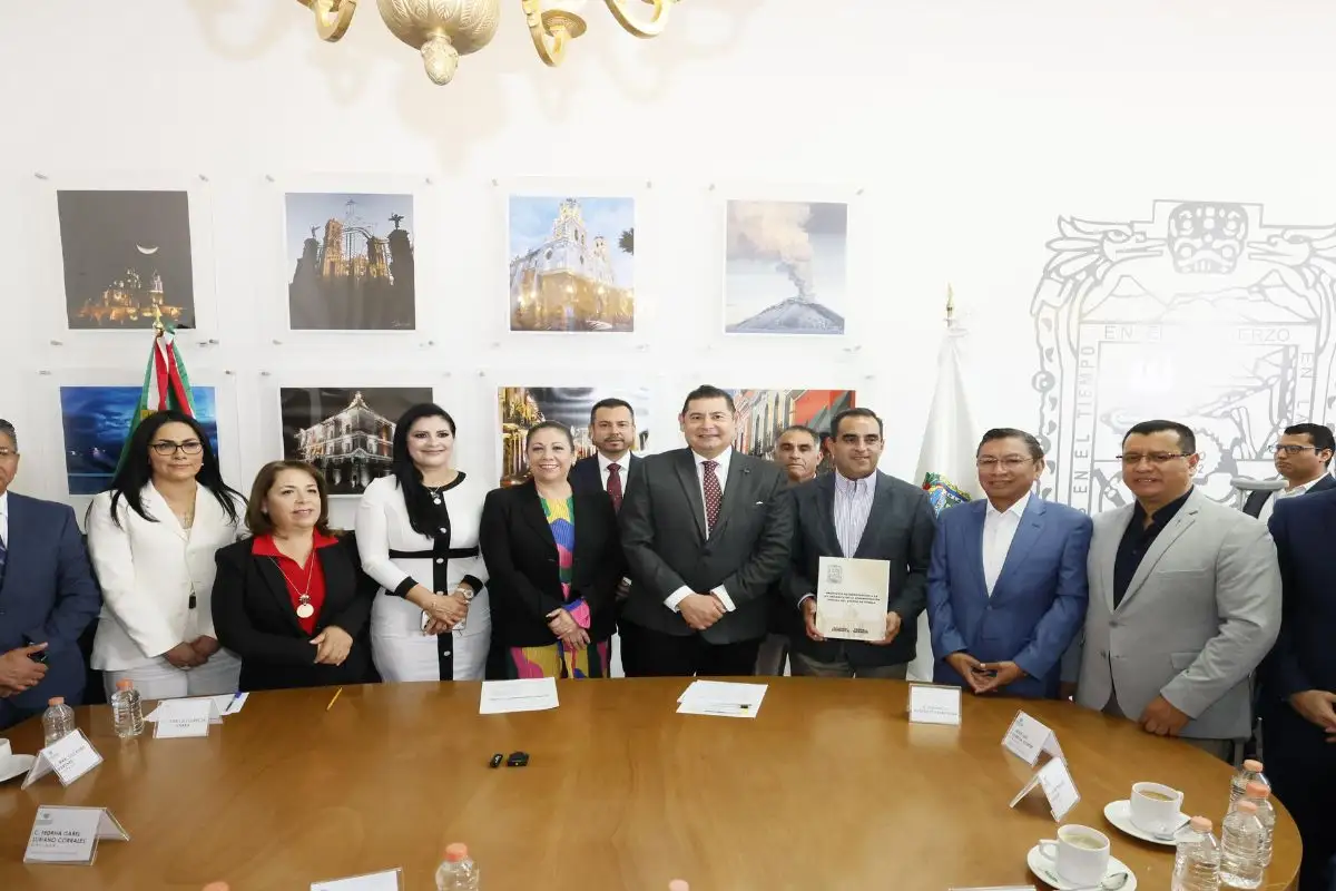 Armenta entrega al Congreso una nueva LOAPE con visión comunitaria y centrada en el humanismo mexicano 1 Armenta entrega al Congreso una nueva LOAPE con visión comunitaria y centrada en el humanismo mexicano