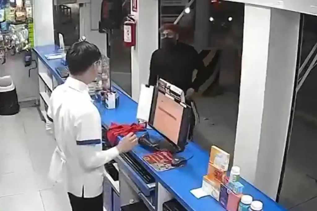 En poco segundos asaltan farmacia sobre la Puebla-Tehuacán