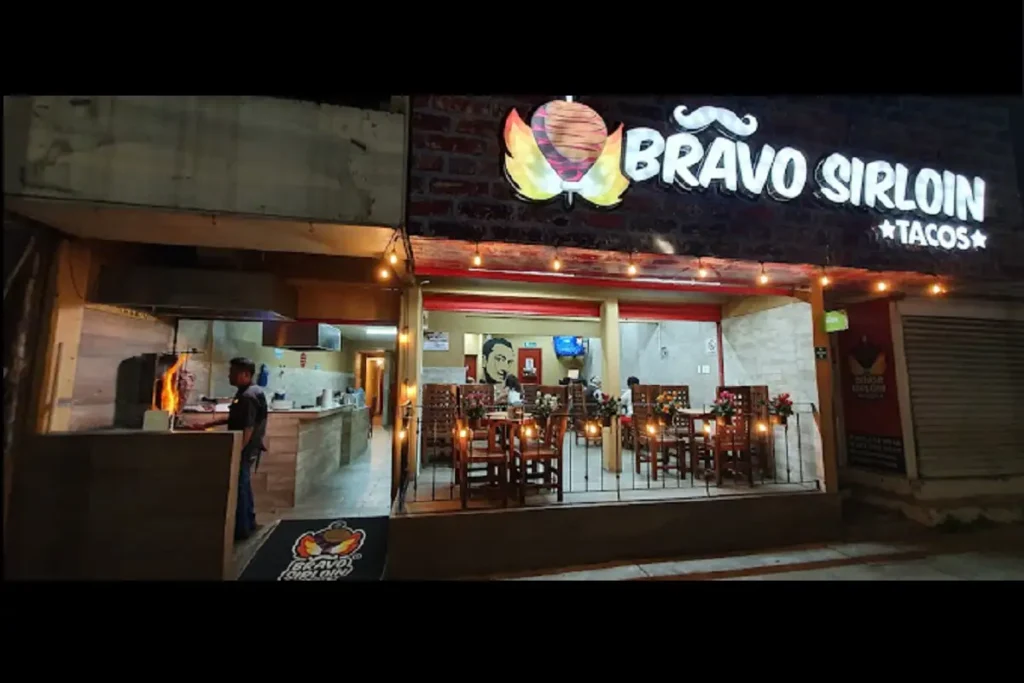 Asalto en la taquería Bravo Sirloin en Puebla: Con armas largas amagan a clientes y personal