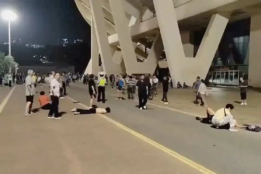 VIDEO: Pitbull ataca a ladrones y evita robo de un auto en Brasil 2 VIDEO: Atropellamiento masivo en China deja 35 muertos y 43 heridos