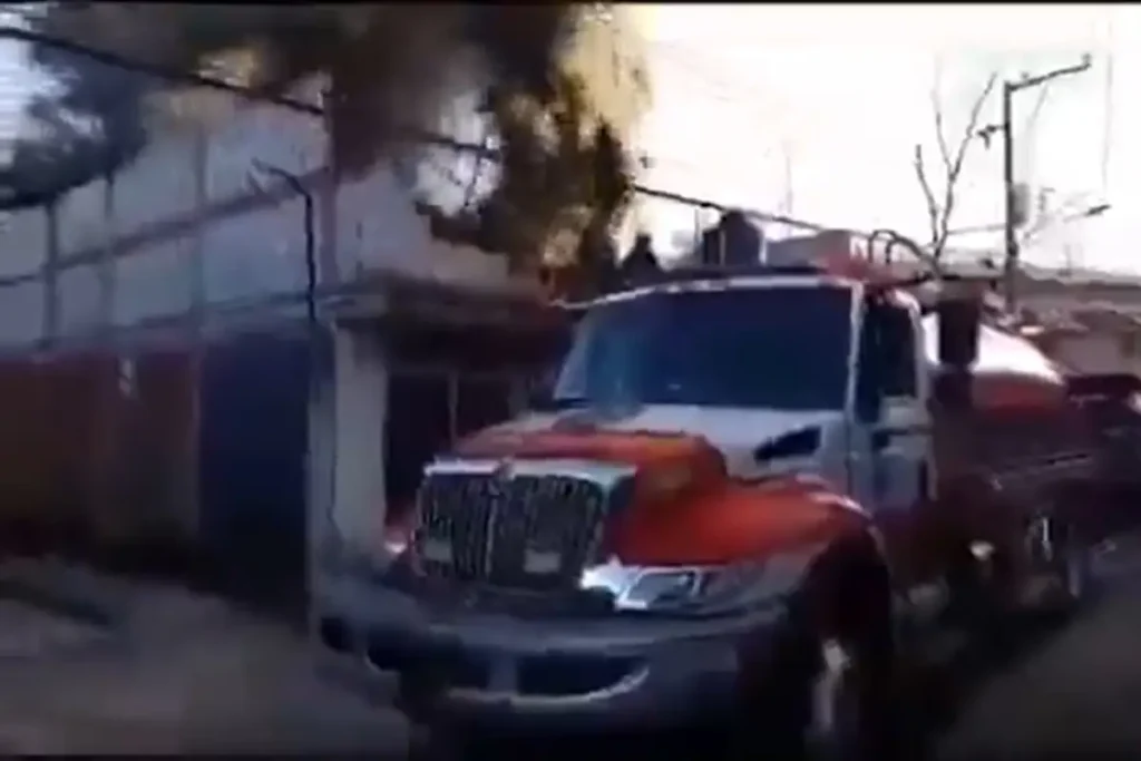 VIDEO: Reportan incendio en una vivienda de San Jerónimo Caleras