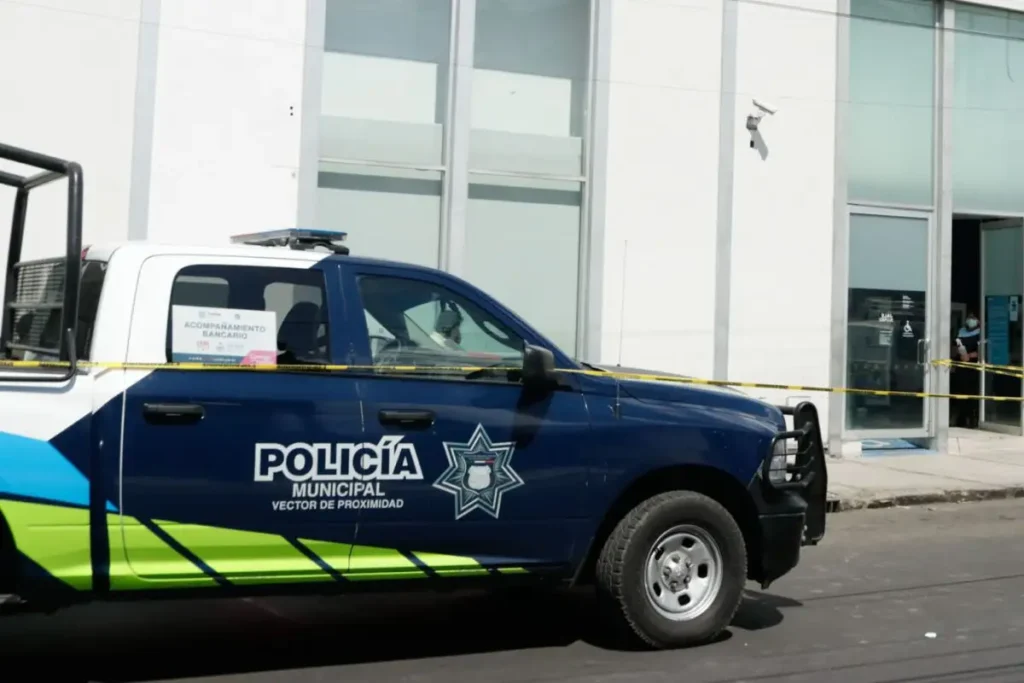 Choque entre patrulla y taxista en Puebla era para atender un “servicio a pie”