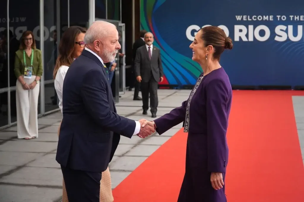 Sheinbaum llega a cumbre del G20 en Brasil y presume foto con Lula da Silva