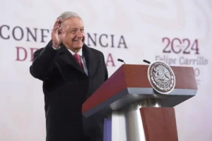 ¿De cuánto es la pensión mensual que recibirá López Obrador por parte del ISSSTE?