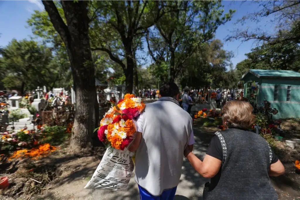 dia de muertos en los panteones de puebla 1