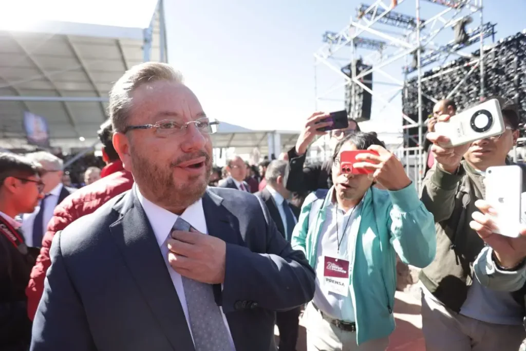 Reaparece Eukid en Puebla, pero niega regresar a la política