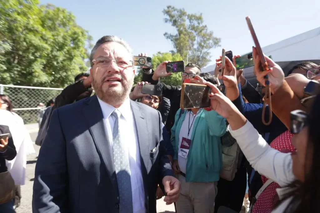 Reaparece Eukid en Puebla, pero niega regresar a la política