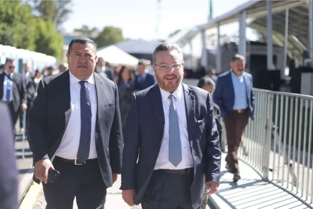 Reaparece Eukid en Puebla, pero niega regresar a la política