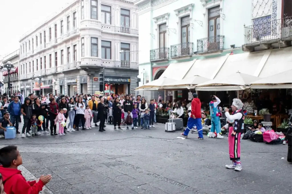 Reubicarán a payasos del zócalo de Puebla y les piden humor blanco