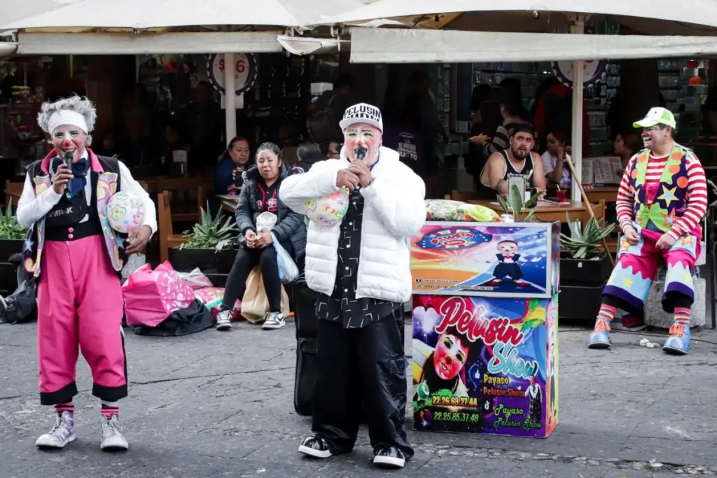 Reubicarán a payasos del zócalo de Puebla y les piden humor blanco
