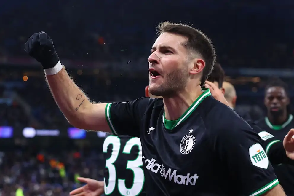 Así fue el gol de Santiago Giménez en Champions League