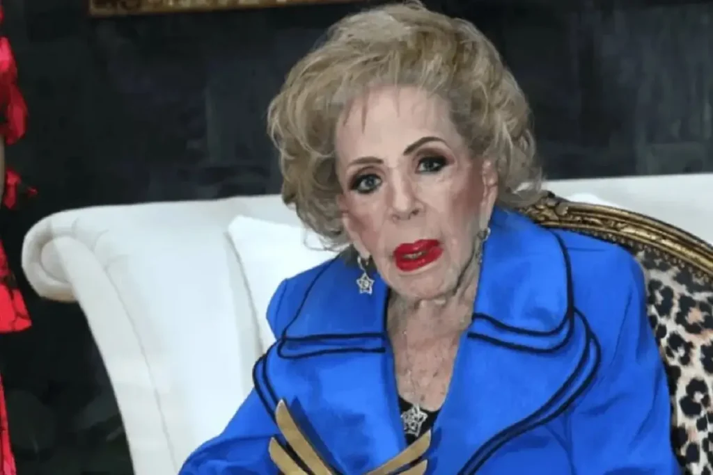 Silvia Pinal permanece hospitalizada y se reporta en estado delicado