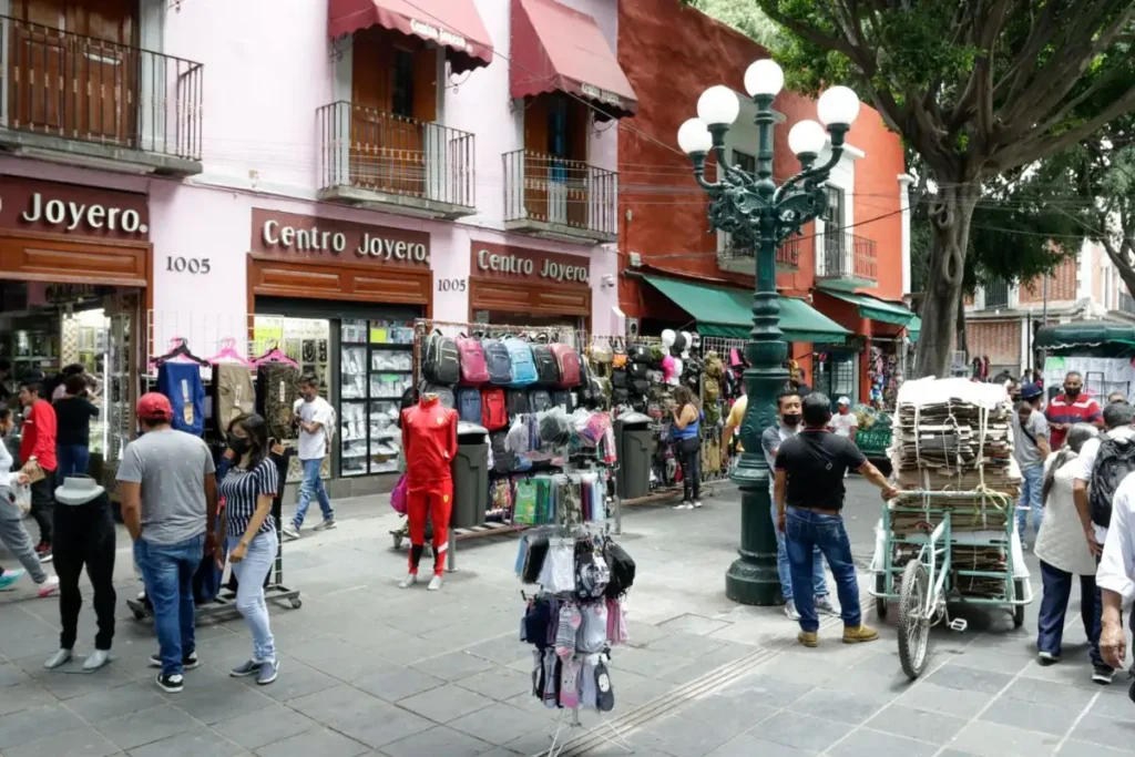 Universidades participaran en la reubicación de ambulantes del Centro de Puebla