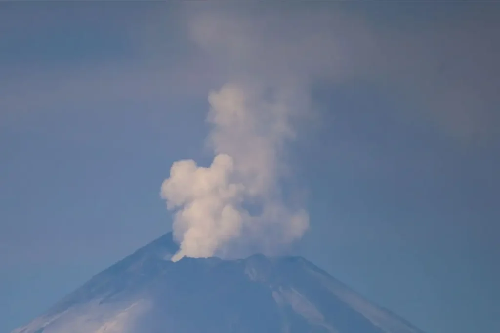 FOTOS: Así amaneció el volcán Popocatépetl hoy 2 de noviembre