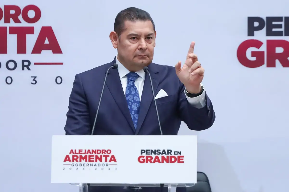 Alejandro Armenta compró una casa