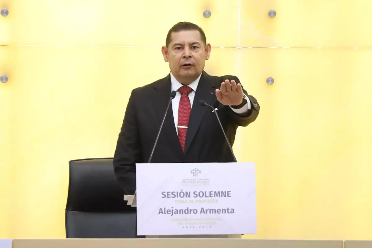 “Gobernaré con firmeza, justicia y equidad”: Alejandro Armenta asume la gubernatura de Puebla 1 Alejandro Armenta asume la gubernatura de Puebla