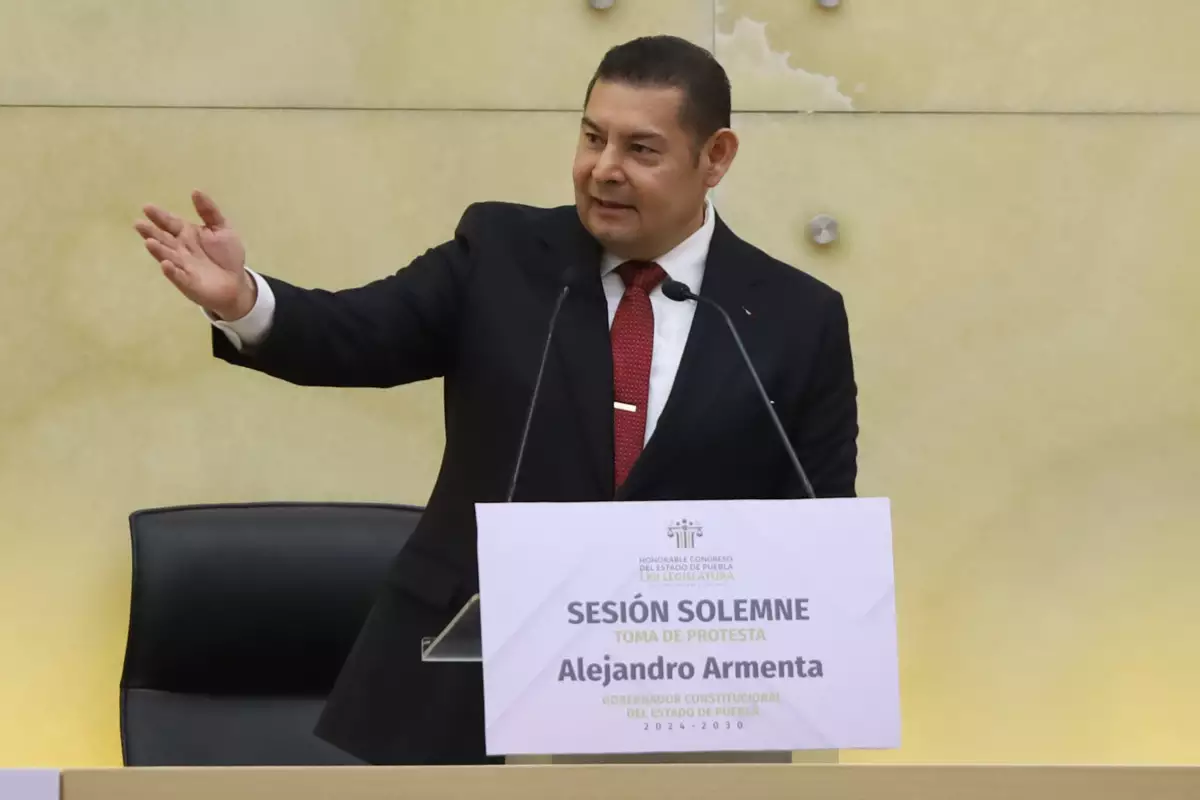 Alejandro Armenta asume la gubernatura de Puebla