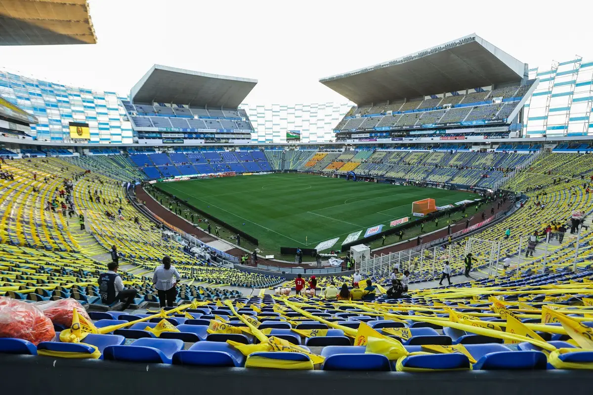¿Estadio Azteca? América se apodera del Cuauhtémoc, pinta túnel y gradas de amarillo 1 América se apodera del Cuauhtémoc y pinta túnel y gradas de amarillo